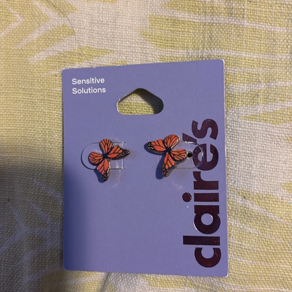 Claire’s sensitive solutions earrings and woven bracelets - Picture 3 of 4